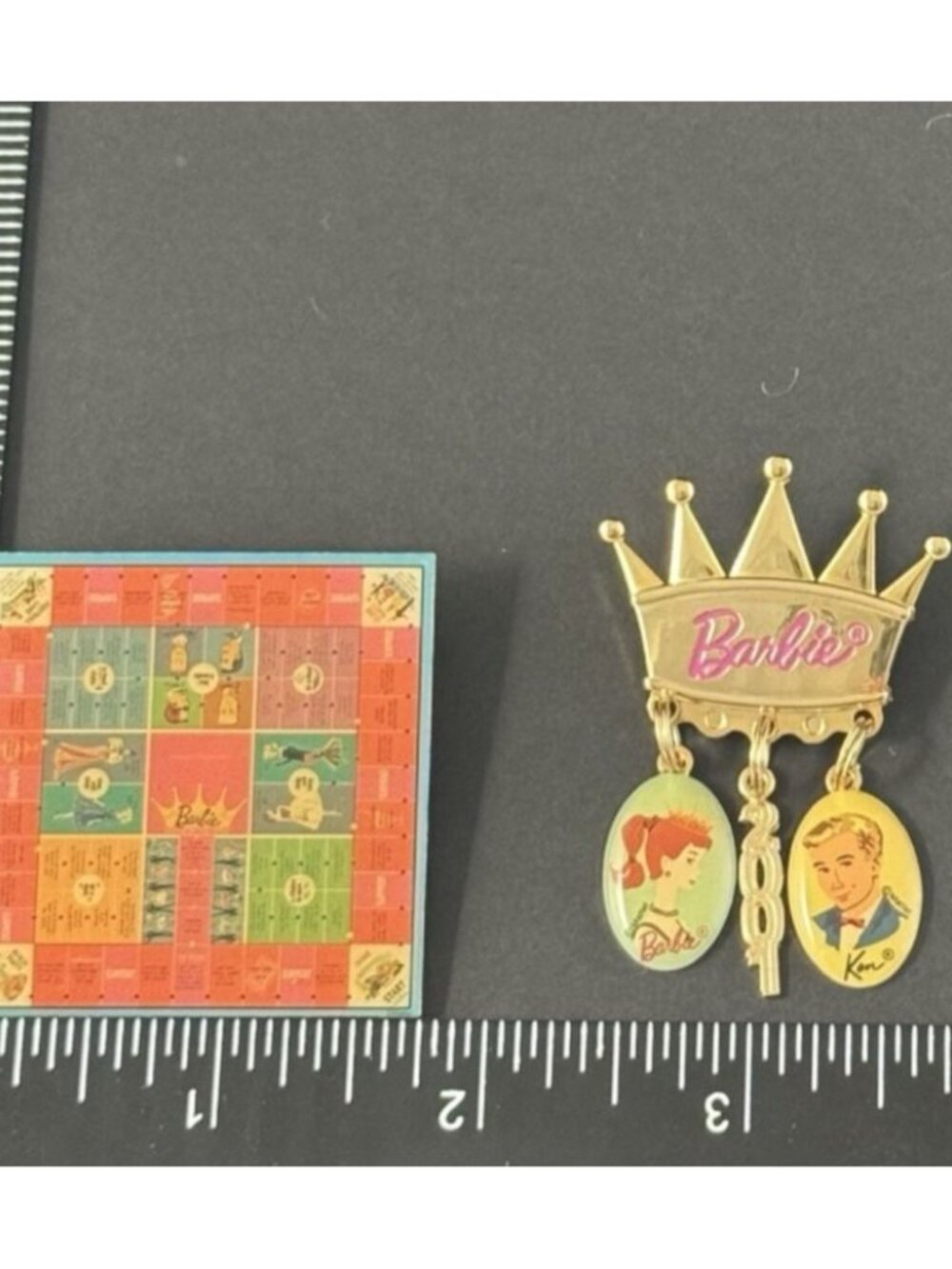 Barbie 2001 Dearborn Queen Of The Prom Convention Crown And Game Board Pin Set - Picture 3 of 10